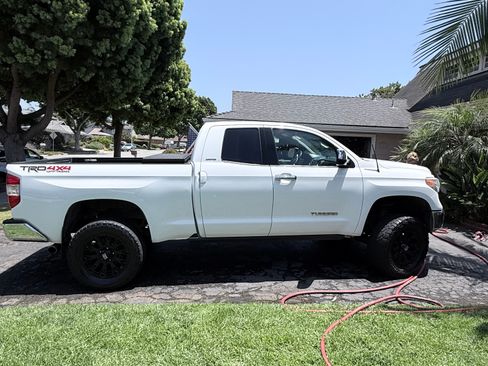 Used 2015 Toyota Tundra Limited w/ Limited Premium Package AWD/4WD image 4