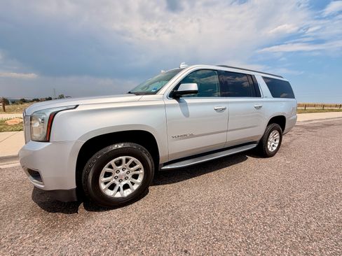 Used 2019 GMC Yukon XL SLT AWD/4WD image 6