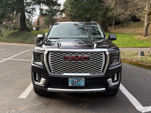 Used 2021 GMC Yukon Denali w/ Denali Premium Package image 6