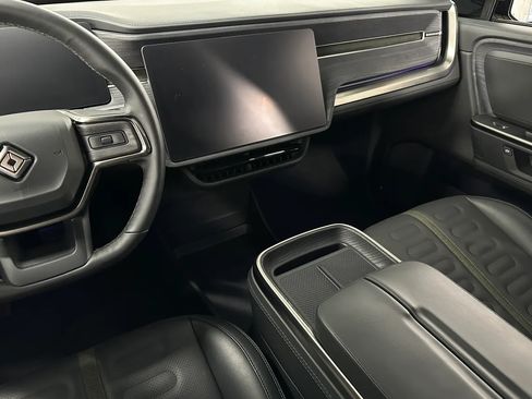Used 2025 Rivian R1S Adventure image 8
