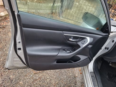 Used 2017 Nissan Altima 2.5 SV image 5