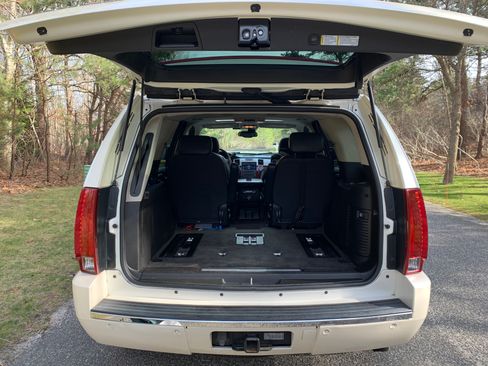 Used 2007 Cadillac Escalade 2WD w/ Information Package image 28