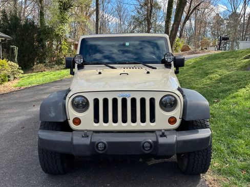 Used 2011 Jeep Wrangler Unlimited Sport image 2