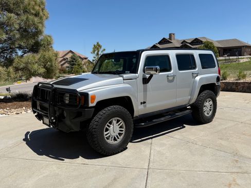 Used 2010 HUMMER H3 Luxury w/ Appearance Package image 6