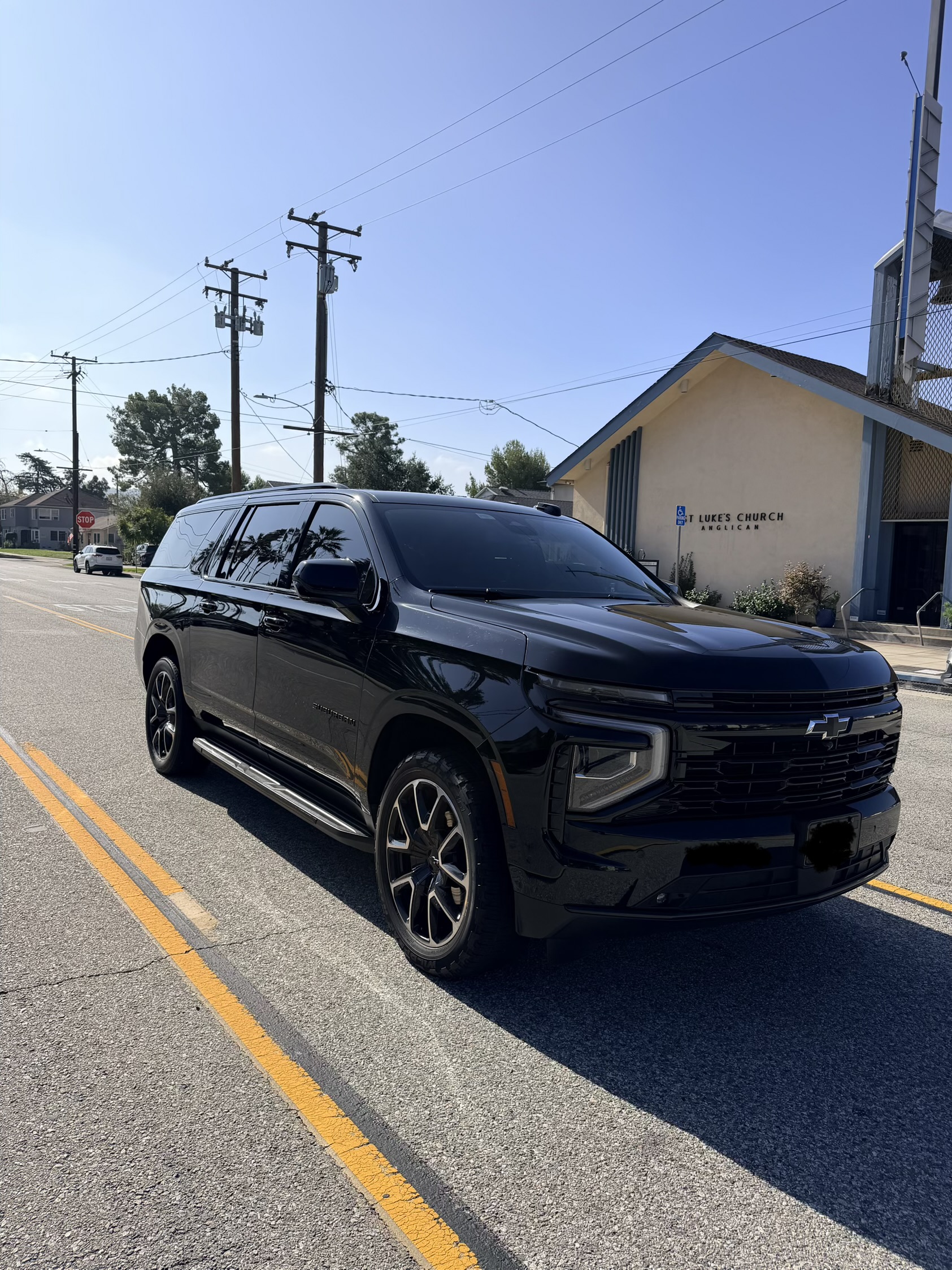 Used 2025 Chevrolet Suburban RST RWD image 2
