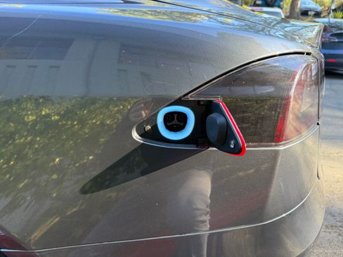 Used 2018 Tesla Model S 100D image 15