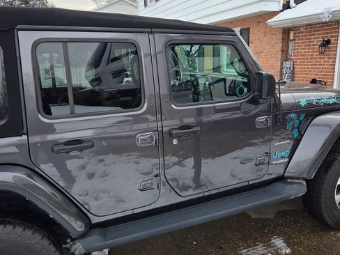 Used 2021 Jeep Wrangler Unlimited Sahara w/ Safety Group image 8