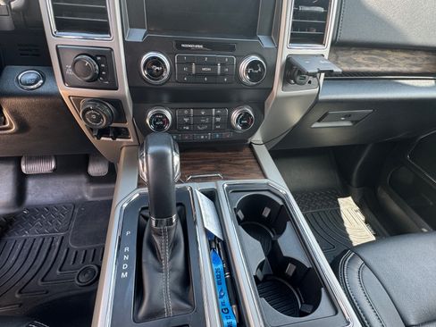Used 2019 Ford F150 Lariat w/ Equipment Group 502A Luxury AWD/4WD image 18