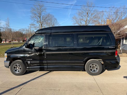 Used 2012 Ford E-150 and Econoline 150 w/ Premium Van Group image 5