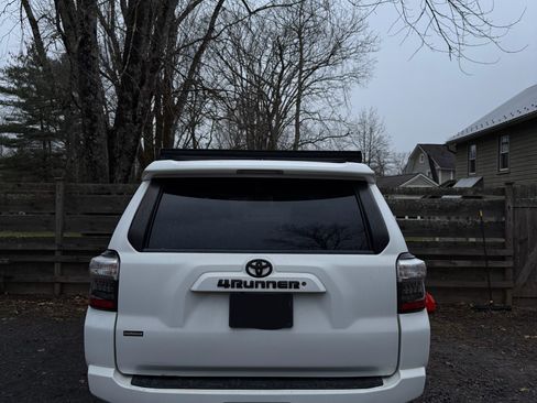 Used 2014 Toyota 4Runner SR5 Premium image 4