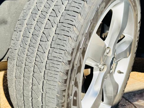 Used 2011 Jeep Grand Cherokee Overland RWD image 10