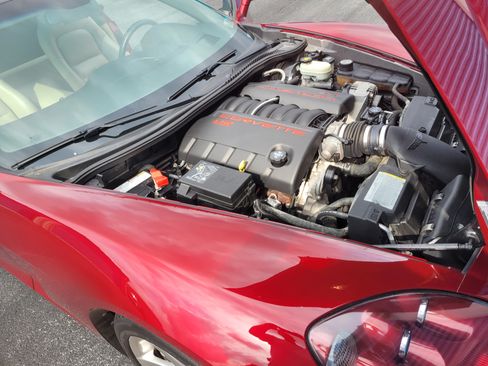 Used 2006 Chevrolet Corvette Coupe w/ Preferred Equipment Group RWD image 14