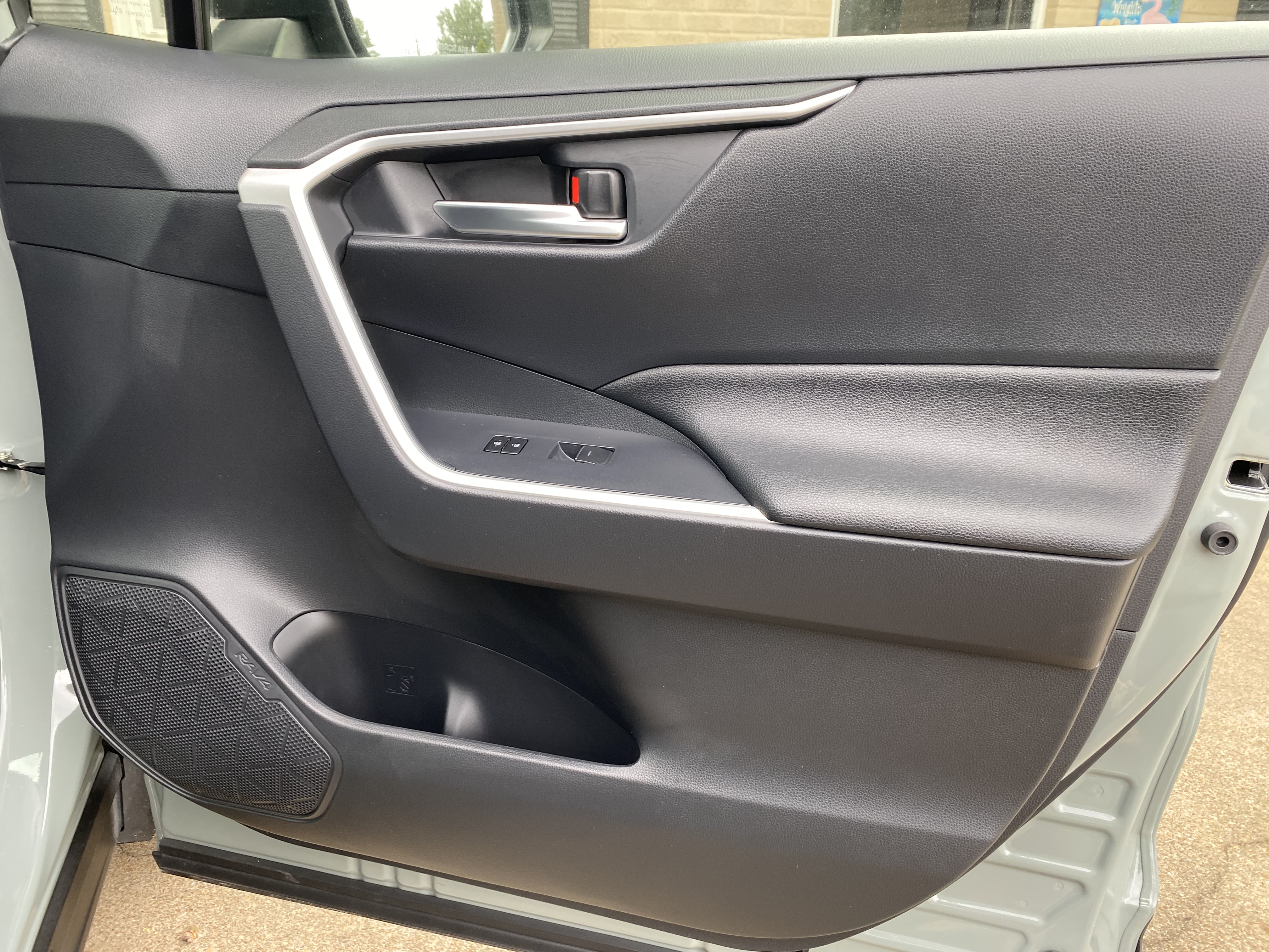 Used 2023 Toyota RAV4 XLE Premium AWD/4WD image 25