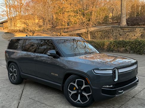 Used 2023 Rivian R1S Adventure image 6