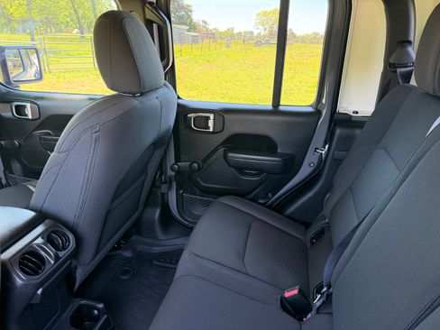 Used 2023 Jeep Gladiator Sport AWD/4WD image 21