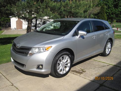 Used 2013 Toyota Venza LE w/ LE Convenience Pkg FWD image 1