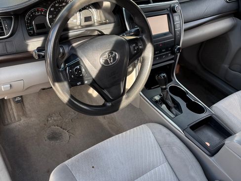 Used 2015 Toyota Camry LE image 6