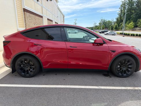 Used 2022 Tesla Model Y Long Range AWD/4WD image 2