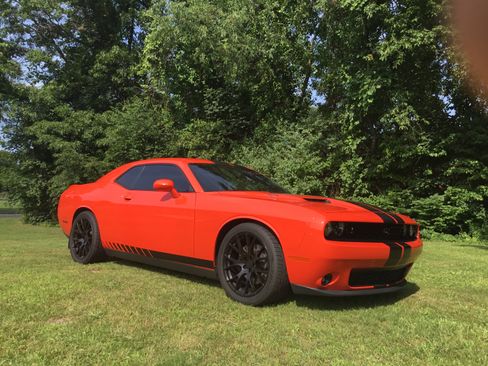 Used 2017 Dodge Challenger R/T w/ Sound Group RWD image 10