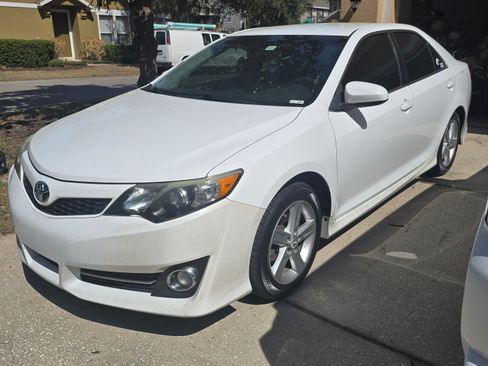 Used 2014 Toyota Camry SE image 1