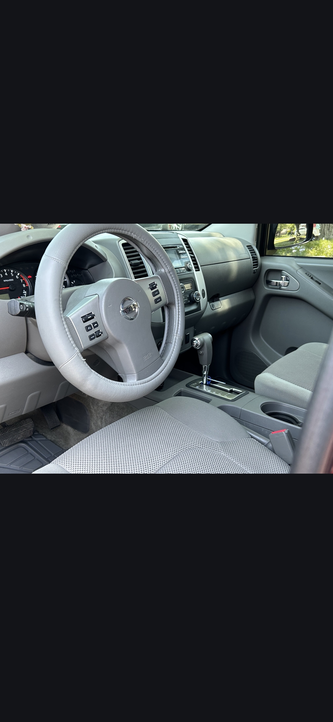 Used 2013 Nissan Frontier SV w/ SV Value Truck Pkg AWD/4WD image 6