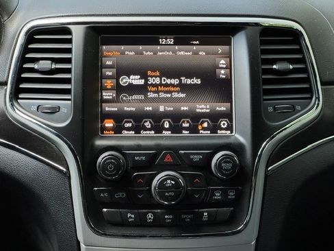 Used 2018 Jeep Grand Cherokee Limited AWD/4WD image 16