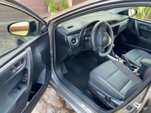 Used 2018 Toyota Corolla LE image 13