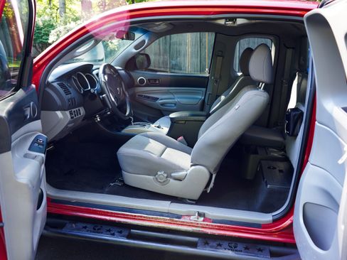 Used 2015 Toyota Tacoma Pickup 4D 6 ft image 6