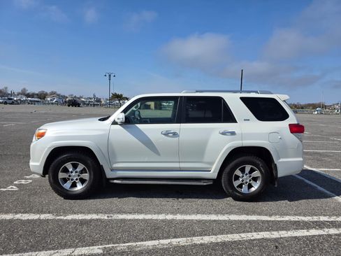 Used 2012 Toyota 4Runner SR5 w/ Convenience Pkg image 2