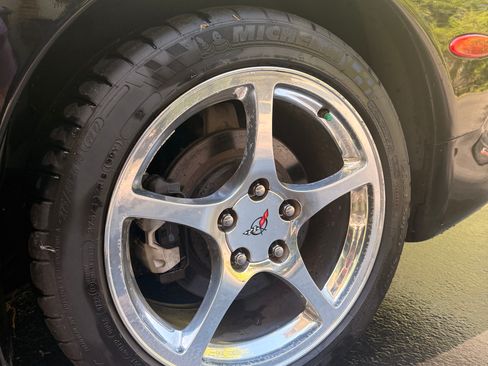 Used 2004 Chevrolet Corvette Convertible w/ Preferred Equipment Group image 11