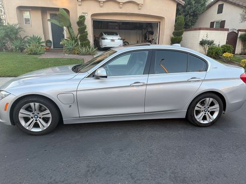 Used 2018 BMW 330e w/ Convenience Package image 19