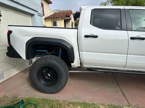 Used 2024 Toyota Tacoma TRD Off-Road w/ TRD Off Road Premium Package AWD/4WD image 9