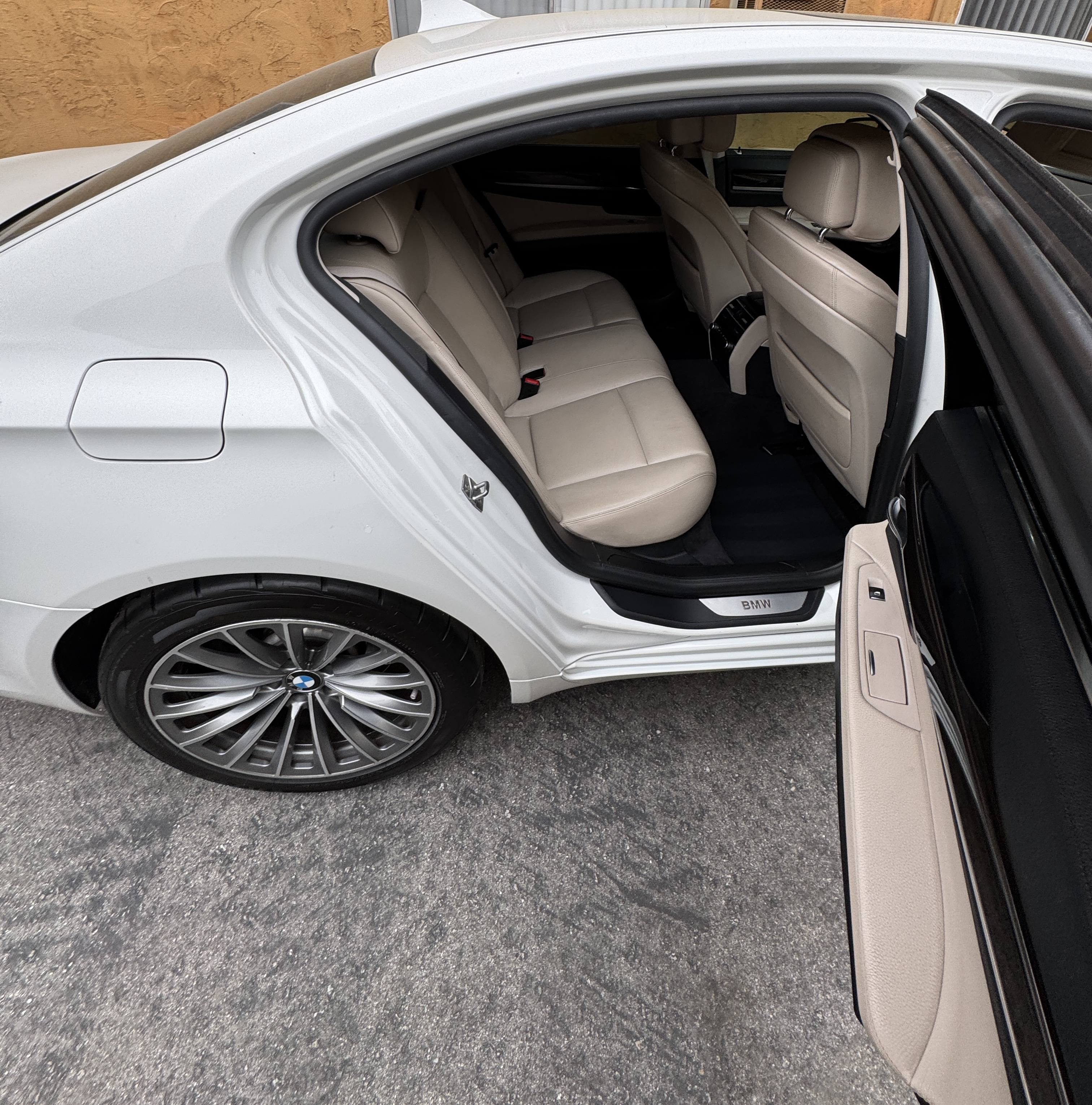 Used 2011 BMW 740i RWD image 10