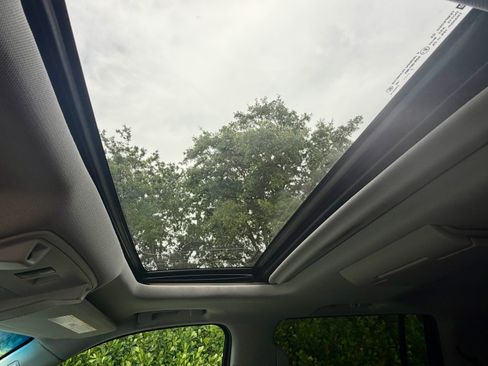 Used 2018 Cadillac Escalade ESV Luxury RWD image 30