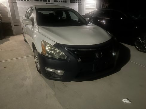 Used 2014 Nissan Altima 2.5 S FWD image 1