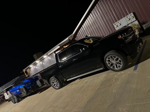 Used 2019 Chevrolet Silverado 1500 High Country w/ Safety Package II image 4