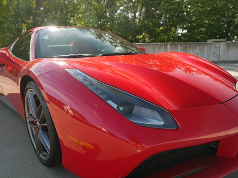 Used 2018 Ferrari 488 Spider RWD image 8