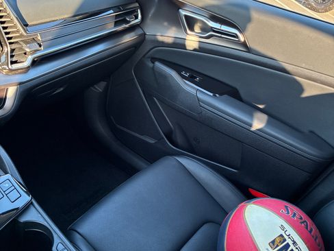 Used 2025 Kia Sportage EX w/ EX Premium Package image 11