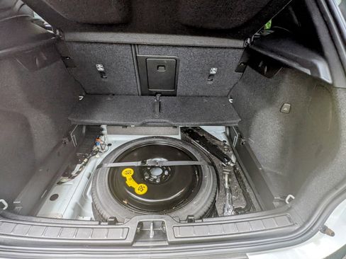 Used 2022 Volvo XC40 T5 R-Design image 19