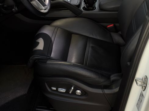 Used 2020 Porsche Cayenne Sport Utility 4D image 20