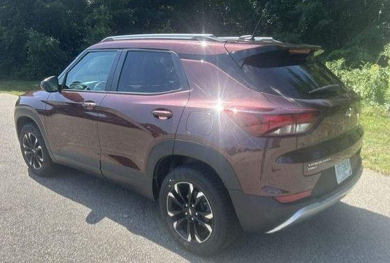 Used 2022 Chevrolet TrailBlazer LT w/ Sun and Liftgate Package AWD/4WD image 2