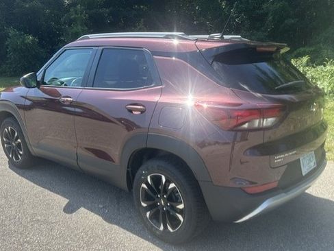 Used 2022 Chevrolet TrailBlazer LT w/ Sun and Liftgate Package AWD/4WD image 2