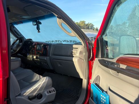 Used 2006 Ford F350 Lariat image 6
