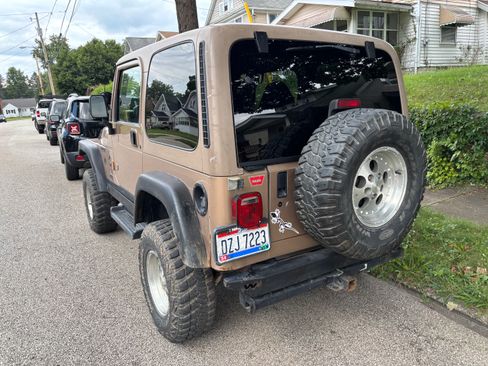 Used 1999 Jeep Wrangler Sahara AWD/4WD image 2