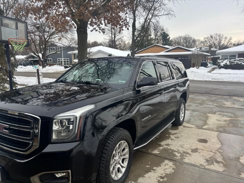 Used 2018 GMC Yukon XL SLT image 1