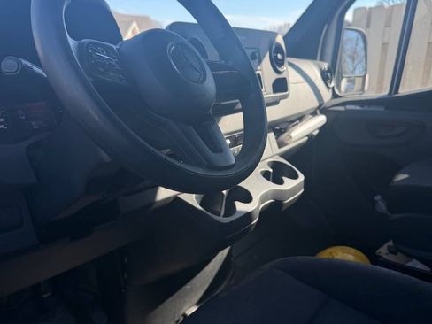 Used 2022 Mercedes-Benz Sprinter 2500 image 11