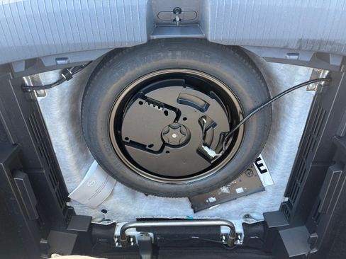 Used 2024 Nissan Rogue SV image 11