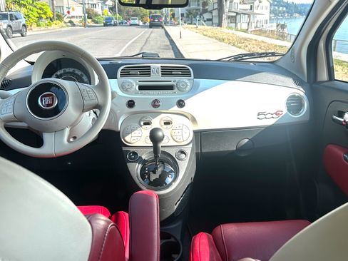 Used 2013 FIAT 500 Lounge w/ Luxury Leather Pkg FWD image 8