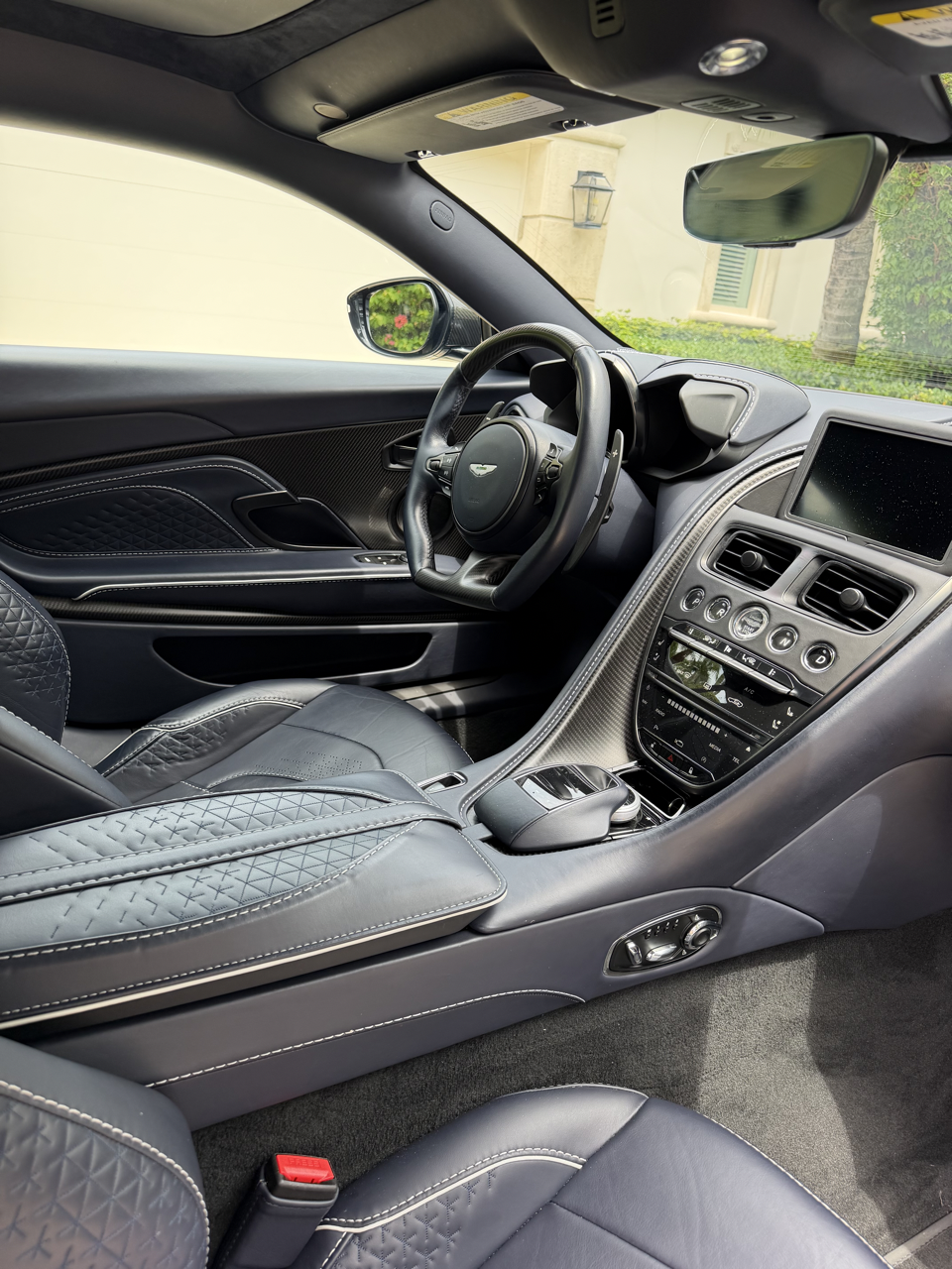 Used 2022 Aston Martin DBS Superleggera RWD image 15
