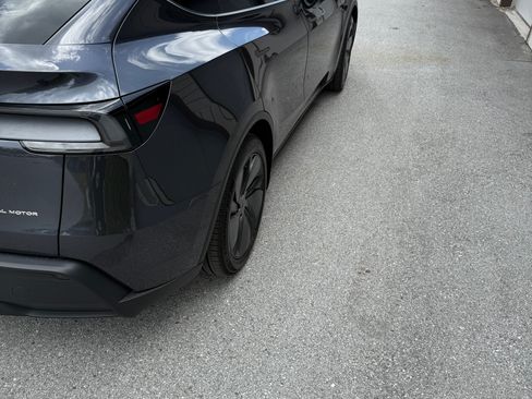 Used 2026 Tesla Model Y Long Range image 2